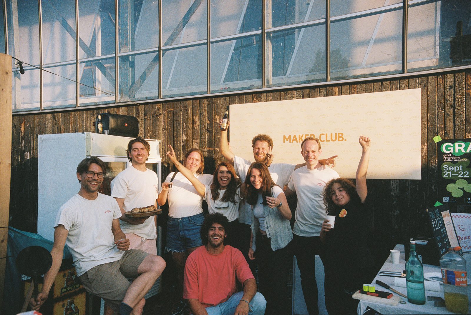 A freshly baked pizza